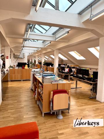 OPPORTUNITÉ RARE – BUREAUX À VENDRE – GRATTE-CIEL