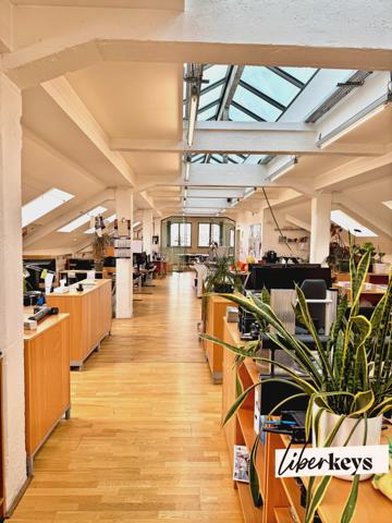 OPPORTUNITÉ RARE – BUREAUX À VENDRE – GRATTE-CIEL