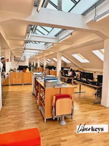 OPPORTUNITÉ RARE – BUREAUX À VENDRE – GRATTE-CIEL