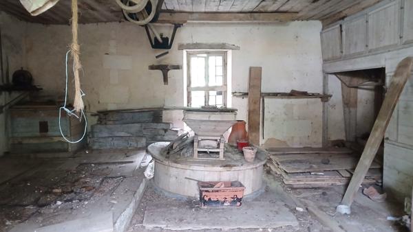 Moulin avec maison, dépendances et 1.5 ha prairies