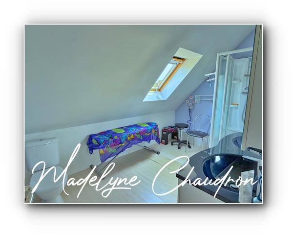 LARDY – Maison familiale 3 chambres avec jardin de 480 m², grand garage de 35 m² et buanderie, dans une impasse au calme.