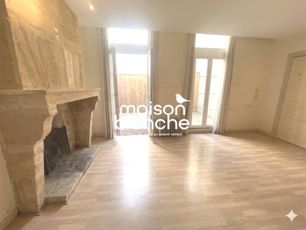 BORDEAUX CHARTRONS / CITE MONDIALE : JOLI T2 DE 42.55m² ON TRES BON ETAT  AVEC TERRASSE DE 8m² AU CALME, ...
