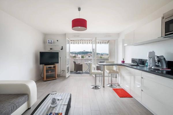 APPARTEMENT T2 - MEUBLE - LYON 6ème