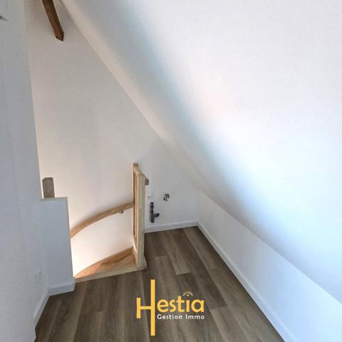 Bel appartement Type T2 en duplex entièrement rénové - Proche Seclin