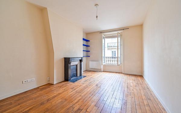 Appartement à vendre    2 pièces • 40,04 m2 Paris 10