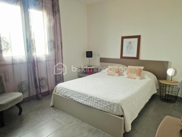 BELLE MAISON INDIVIDUELLE T5 CLIMATSEE - 4 CHAMBRES DONT 2 SUITES - 3 SALLES D'EAU - PISCINE 3.50*7 - JARDIN CMOT - PORTAIL ELECTRIQUE - POELE A BOIS - CUISINE OUVERTE SUR LE SALON - BUANDERIE - RESERVE - 2 GARAGES EST.