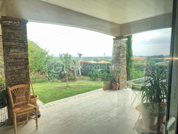 BELLE MAISON INDIVIDUELLE T5 CLIMATSEE - 4 CHAMBRES DONT 2 SUITES - 3 SALLES D'EAU - PISCINE 3.50*7 - JARDIN CMOT - PORTAIL ELECTRIQUE - POELE A BOIS - CUISINE OUVERTE SUR LE SALON - BUANDERIE - RESERVE - 2 GARAGES EST.
