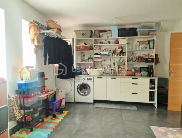 BELLE MAISON INDIVIDUELLE T5 CLIMATSEE - 4 CHAMBRES DONT 2 SUITES - 3 SALLES D'EAU - PISCINE 3.50*7 - JARDIN CMOT - PORTAIL ELECTRIQUE - POELE A BOIS - CUISINE OUVERTE SUR LE SALON - BUANDERIE - RESERVE - 2 GARAGES EST.