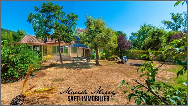 Maison composée de deux logements - maison principale en rez-de-jardin d'environ 110 m2 - appartement au premier étage de type T2 d'environ 28 m2 - jolie parcelle plate de 1200 m2 - terrain piscinable - bout d'impasse et plein sud