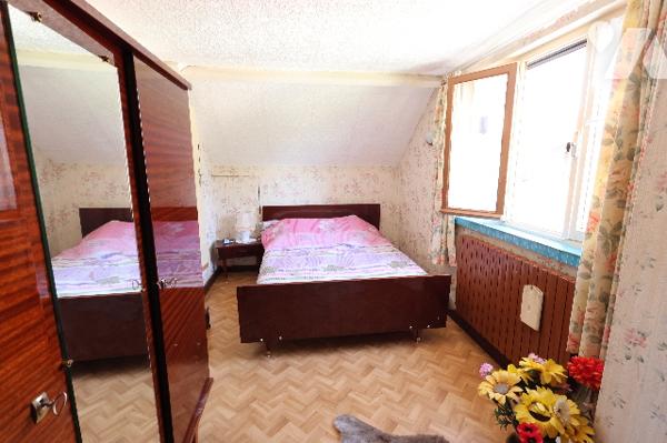 Exclusivité,
Ravissante maison semi-individuelle, 2 chambres, bureau, jardin avec bâtiment de 30m².