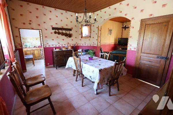 Exclusivité,
Ravissante maison semi-individuelle, 2 chambres, bureau, jardin avec bâtiment de 30m².