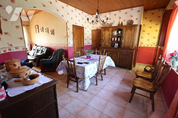 Exclusivité,
Ravissante maison semi-individuelle, 2 chambres, bureau, jardin avec bâtiment de 30m².