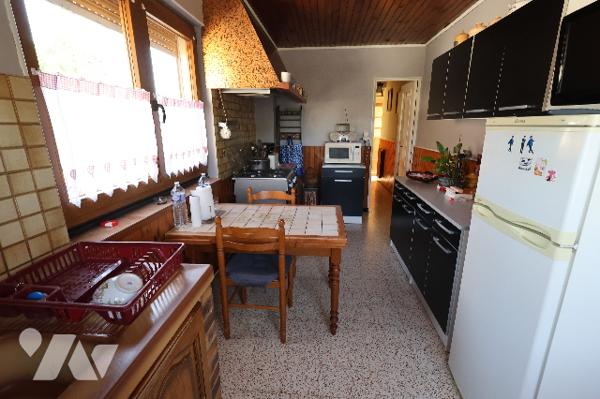 Exclusivité,
Ravissante maison semi-individuelle, 2 chambres, bureau, jardin avec bâtiment de 30m².