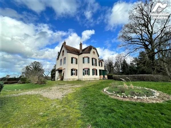 Ensemble immobilier comprenant maison de maître et maison de gardien à AUTRY-LE-CHATEL