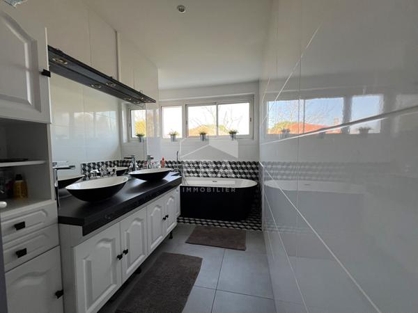 Maison d'exception à vendre à Mérignac - Bourran, 8 pièces, piscine et grand terrain