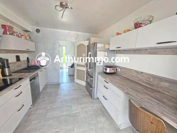 Vente                                                      Maison
                        
                     6 pièces                      130 m2                     à Savigny-le-Temple