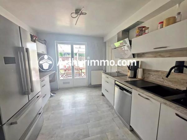 Vente                                                      Maison
                        
                     6 pièces                      130 m2                     à Savigny-le-Temple