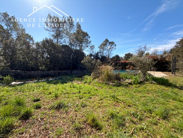 Flassans-sur-Issole (83340) Maison 107m², 1330m² de terrain, piscine, deux chambres et un bureau, au calme