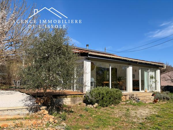 Flassans-sur-Issole (83340) Maison 107m², 1330m² de terrain, piscine, deux chambres et un bureau, au calme