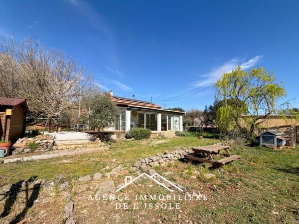 Flassans-sur-Issole (83340) Maison 107m², 1330m² de terrain, piscine, deux chambres et un bureau, au calme