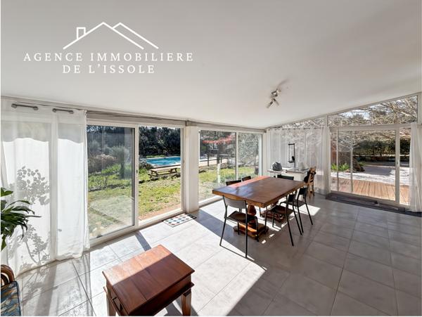 Flassans-sur-Issole (83340) Maison 107m², 1330m² de terrain, piscine, deux chambres et un bureau, au calme