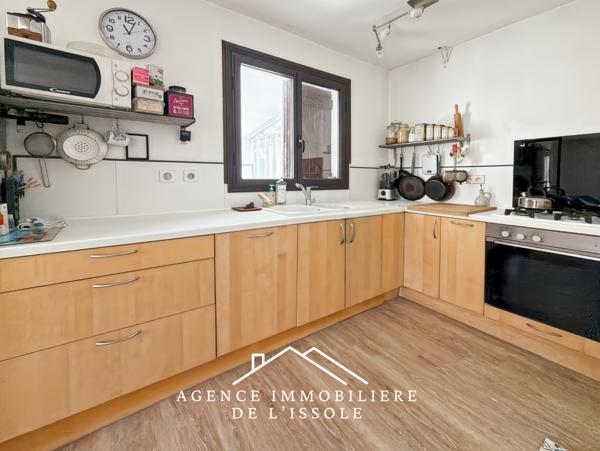 Flassans-sur-Issole (83340) Maison 107m², 1330m² de terrain, piscine, deux chambres et un bureau, au calme