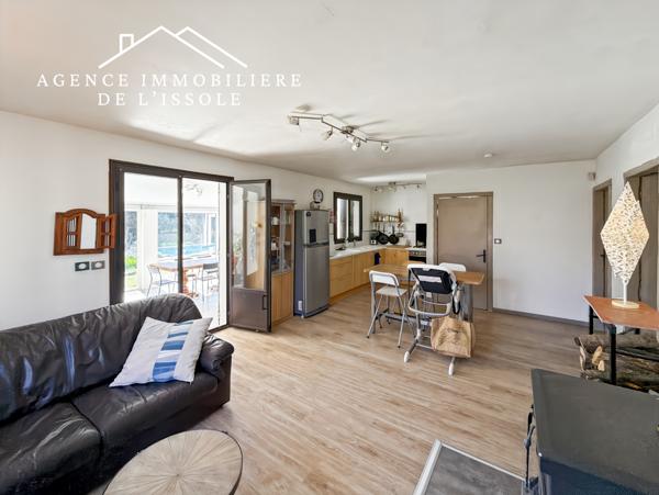 Flassans-sur-Issole (83340) Maison 107m², 1330m² de terrain, piscine, deux chambres et un bureau, au calme