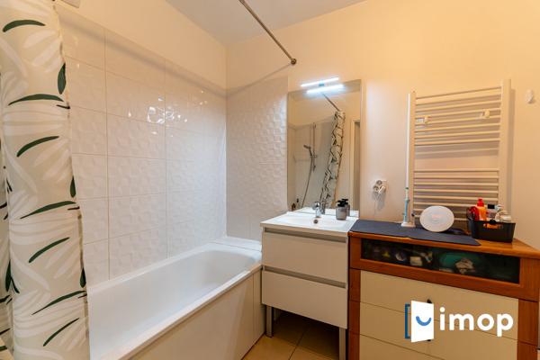 Grand 3 pièces avec extérieur et parking