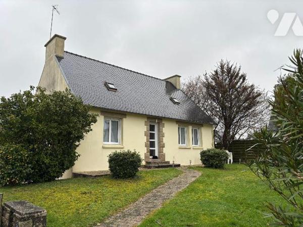 Maison a Vendre à BRIEC, en Finistère Sud (29), en EXCLUSIVITE, Centre Ville, au Calme en impas...