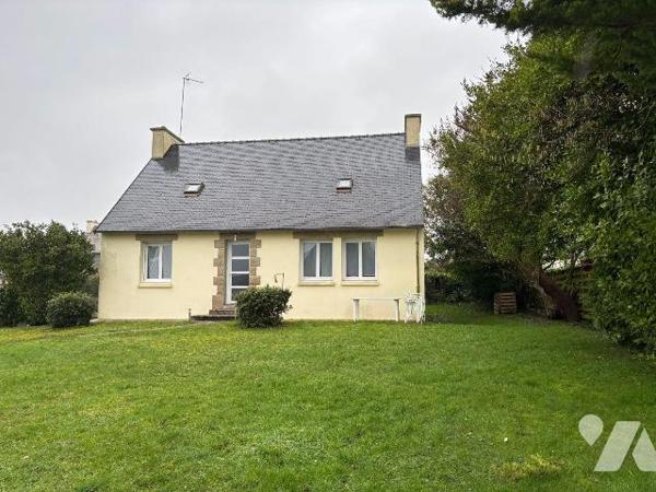 Maison a Vendre à BRIEC, en Finistère Sud (29), en EXCLUSIVITE, Centre Ville, au Calme en impas...