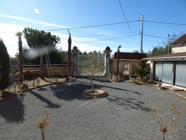 Maison de maître de 300 m² sur terrain 13540 m², 4 chambres, gîte