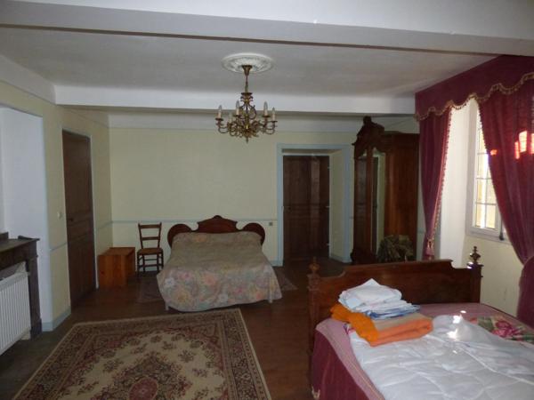 Maison de maître de 300 m² sur terrain 13540 m², 4 chambres, gîte