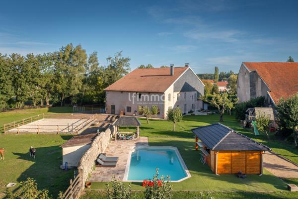 Superbe propriété et terrain attenant -box à chevaux