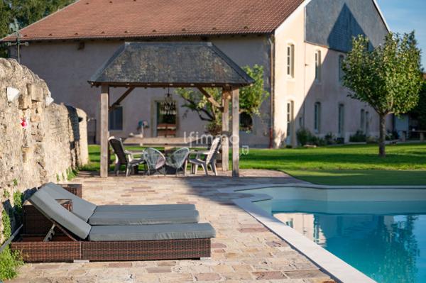 Superbe propriété et terrain attenant -box à chevaux