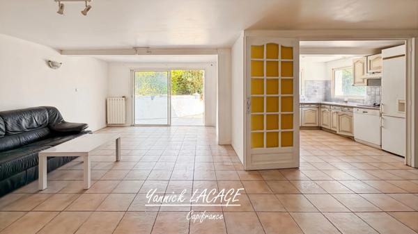 Maison familiale avec possibilité d'extension Deux logements , une seule acquisition : idéal famille ou investissement – Calme & Vue dégagée – Marseille 13e les mourets