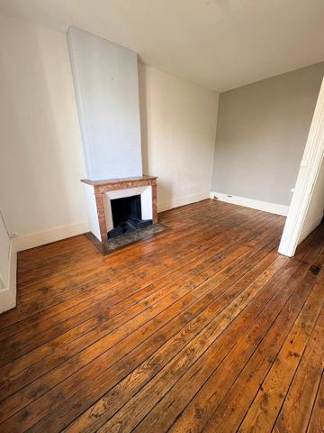 Location                                                      Appartement
                        
                     2 pièces                      50 m2                     à Valence