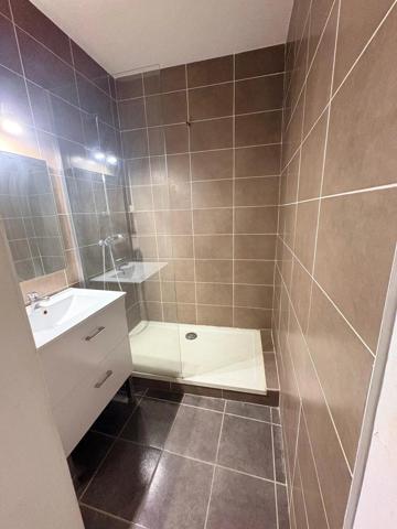 Location                                                      Appartement
                        
                     2 pièces                      50 m2                     à Valence