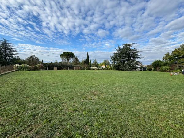 Graulhet. Terrain plat de 1295 m2