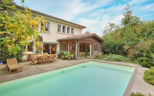 Maison à vendre    6 pièces •  Tassin-la-Demi-Lune