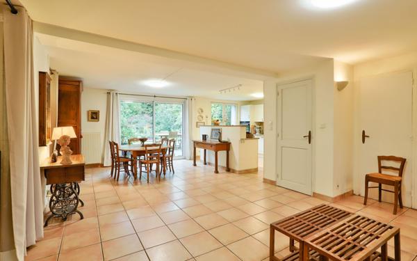 Maison à vendre    6 pièces •  Tassin-la-Demi-Lune