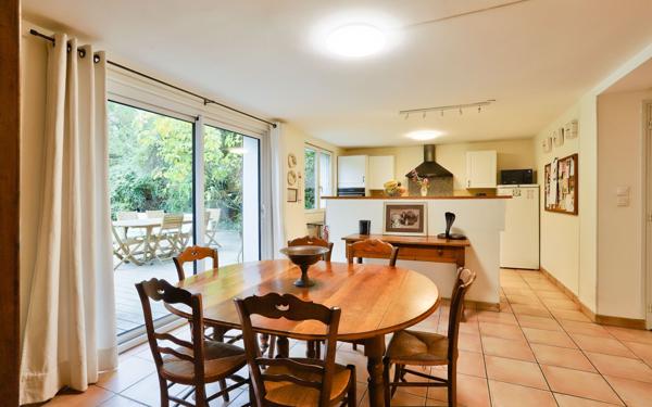 Maison à vendre    6 pièces •  Tassin-la-Demi-Lune