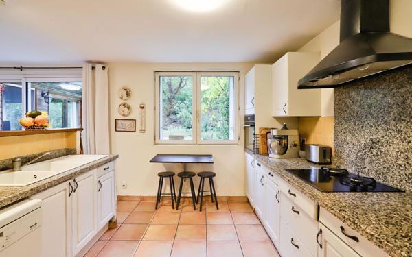 Maison à vendre    6 pièces •  Tassin-la-Demi-Lune