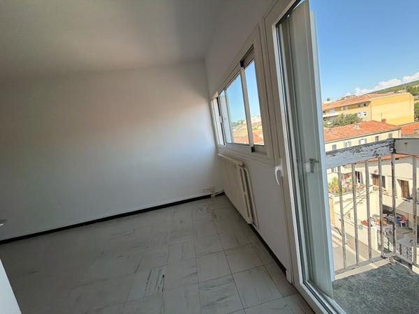 Appartement Salon De Provence 2 pièce(s) 45.18 m2