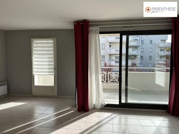 Saint Maur : appartement 2 chambres, garage et terrasse