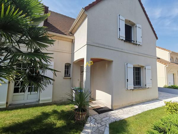 Maison avec PISCINE 625 000 € ** - Référence 1307