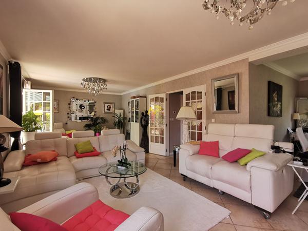 Maison avec PISCINE 625 000 € ** - Référence 1307