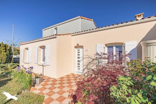 Maison à vendre |  Salles-sur-Mer |  6 pièces | 137 m²