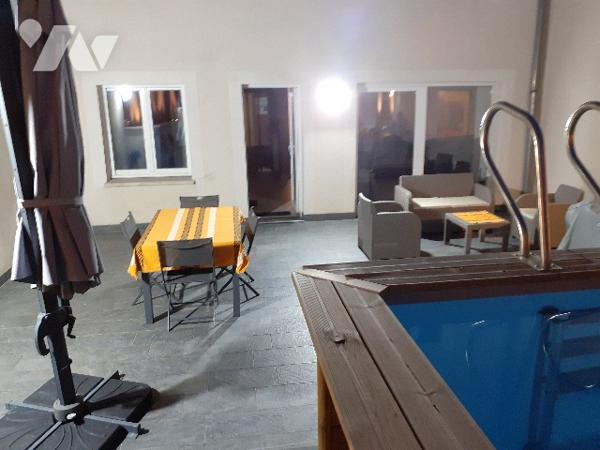 Grande maison de village clé en main avec piscine et terrain