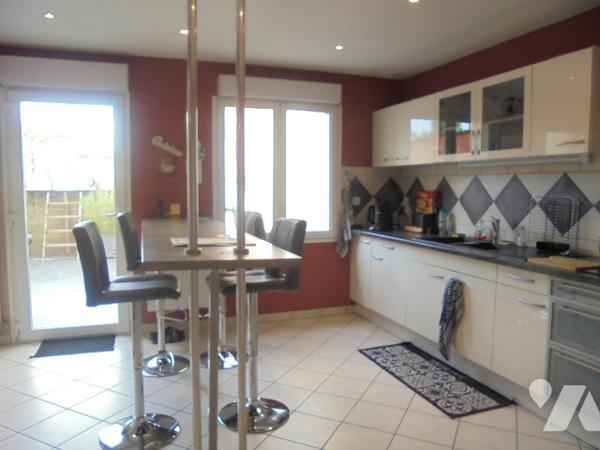 Grande maison de village clé en main avec piscine et terrain