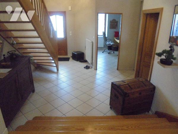 Grande maison de village clé en main avec piscine et terrain